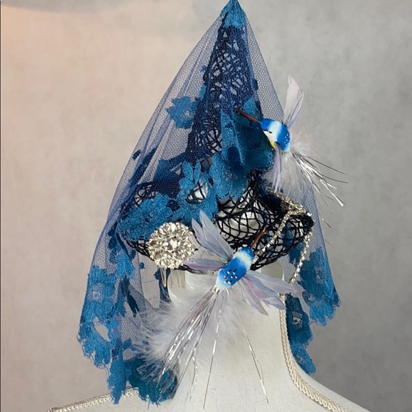 Blue fairy witch hat feather fascinator with veil - Picture 5 of 10